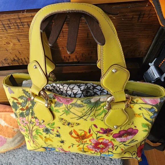 GUCCI Floral Yellow Tote Bag - Picture 15 of 17